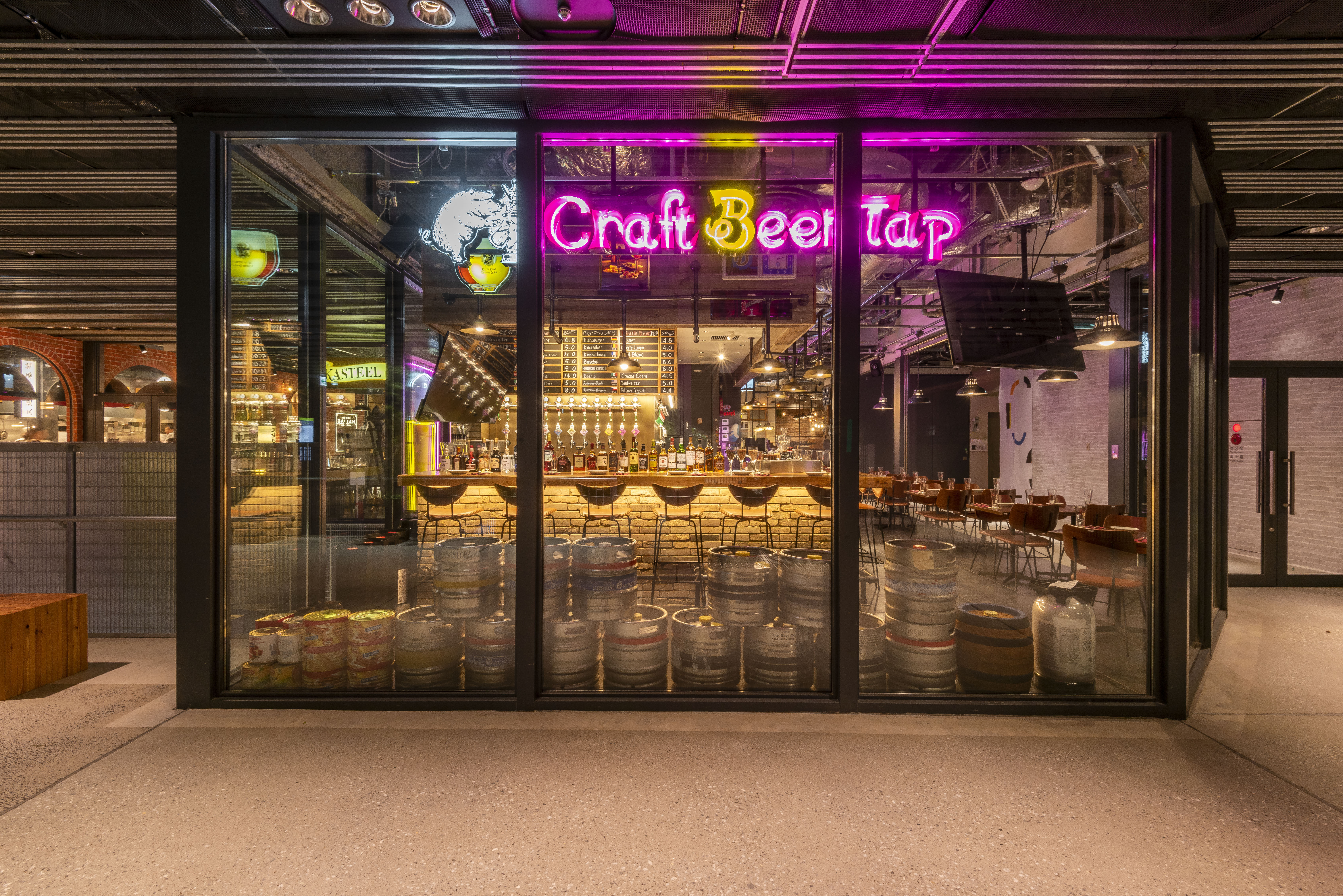 バーカウンターの下準備